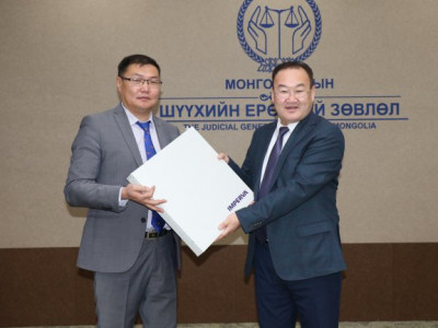 Монголын шүүхэд 1.5 тэрбум төгрөгийн үнэ бүхий төхөөрөмж хүлээлгэж өглөө