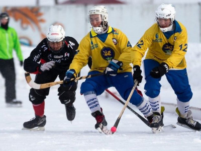 Бөмбөгтэй хоккейн ДАШТ-д Монголын баг тэргүүлж явна