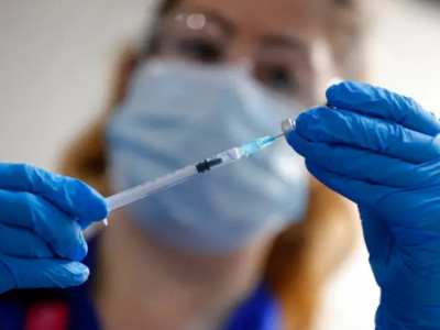 “COVID-19”-ийн вакцин хийлгэсэн хүмүүс хөнгөн өвчилж буйг тогтоожээ 