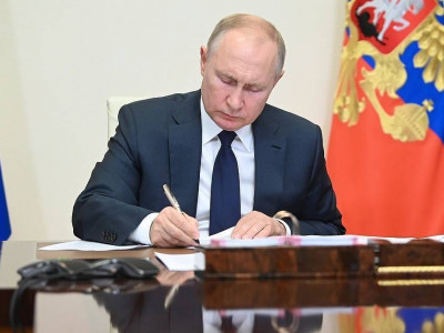 Путин 2022 оны турш зарим бараа бүтээгдэхүүний импорт-экспортыг хориглох захирамж гаргажээ